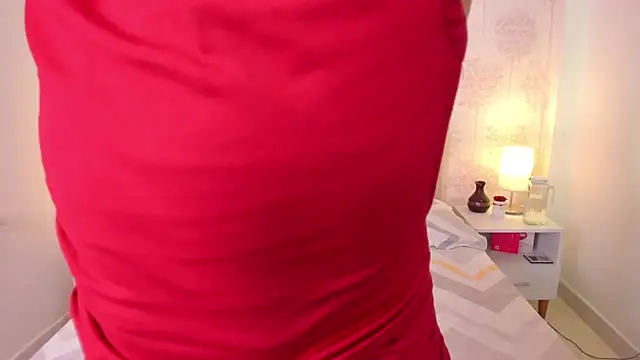 ShaynaHosk online show from 4, 2, 2026