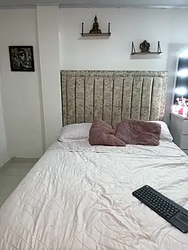 EmiilyEvans  online show from 20, 10, 2025