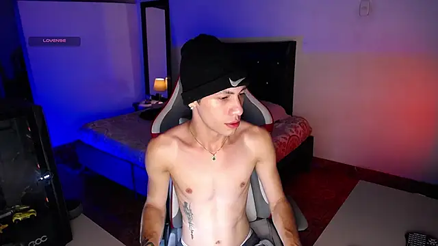 Snapshot of santiago_cutex chatting on 19, 6, 2026 santiago cutex online show from 19, 6, 2026