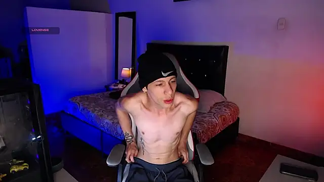 Snapshot of santiago_cutex chatting on 24, 6, 2026 santiago cutex online show from 24, 6, 2026