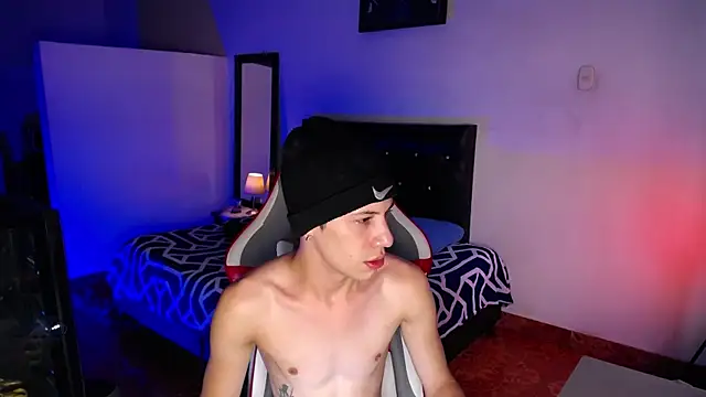 Snapshot of santiago_cutex chatting on 7, 7, 2026 santiago cutex online show from 7, 7, 2026