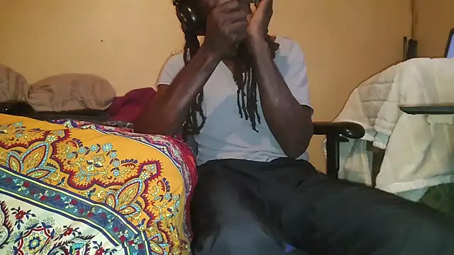 EYEzIAM online show from 10, 10, 2025