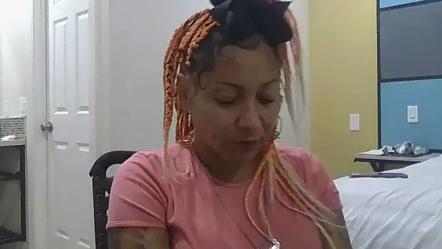 Snapshot of Flossee chatting on 14, 9, 2025 Flossee online show from 14, 9, 2025