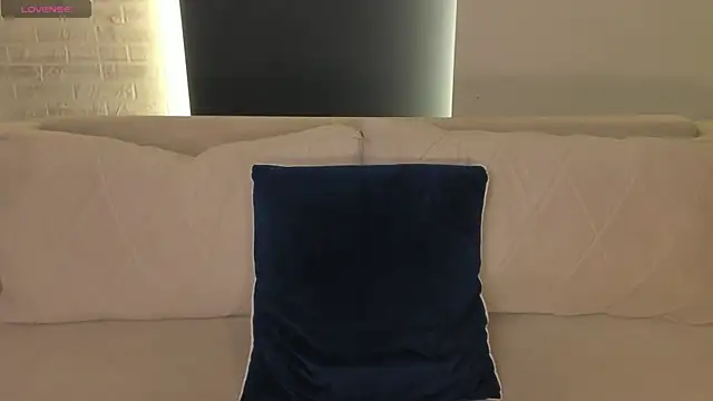 AmbarJames  online show from 22, 6, 2026