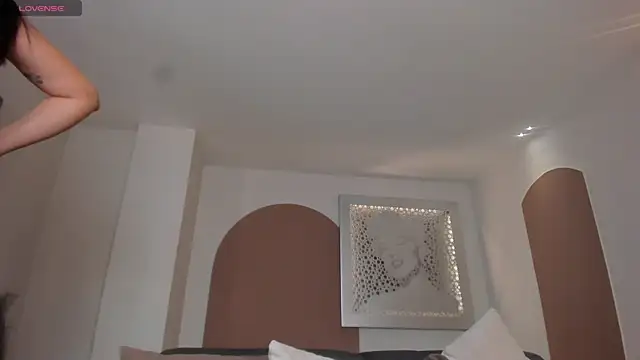 AmbarJames  online show from 24, 7, 2026