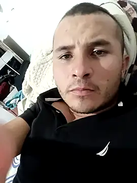 Snapshot of santiii___12 chatting on 2, 12, 2025 santiii 12 online show from 2, 12, 2025