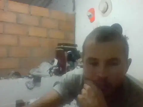 Snapshot of santiii___12 chatting on 19, 12, 2025 santiii 12 online show from 19, 12, 2025