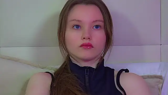 KeiraAsti online show from 28, 4, 2026