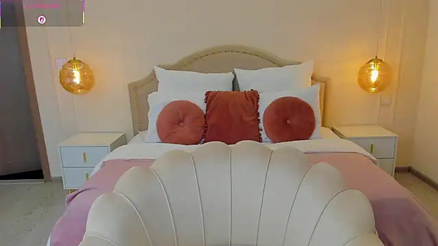 Snapshot of MilaMour chatting on 30, 11, 2025 MilaMour online show from 30, 11, 2025