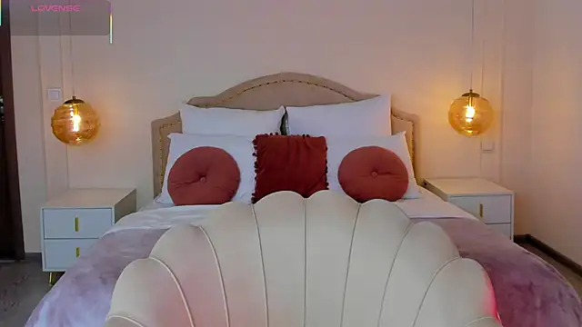 Snapshot of MilaMour chatting on 6, 2, 2026 MilaMour online show from 6, 2, 2026