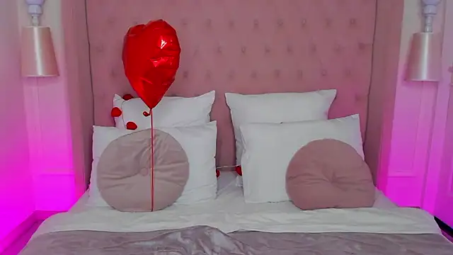 Snapshot of MilaMour chatting on 20, 2, 2026 MilaMour online show from 20, 2, 2026