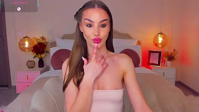Snapshot of MilaMour chatting on 3, 5, 2026 MilaMour online show from 3, 5, 2026