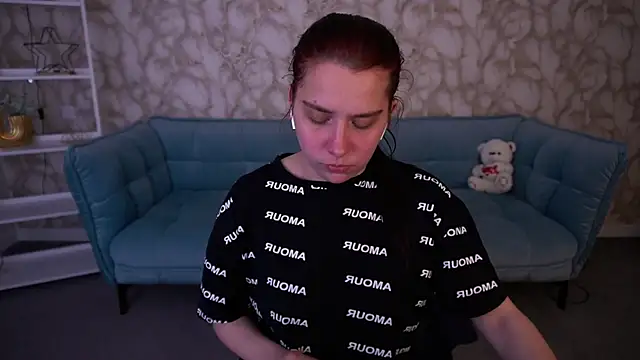 LiviaShy online show from 3, 5, 2026