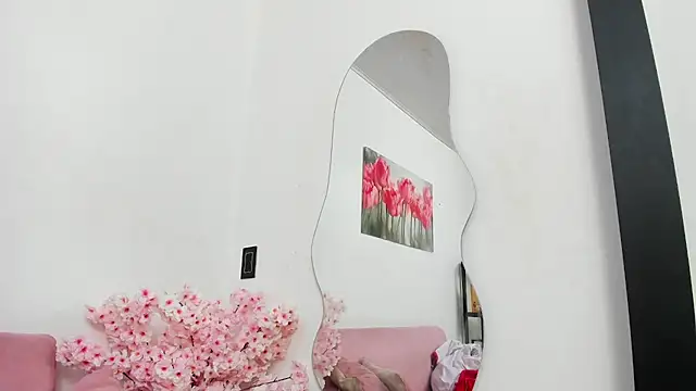 pinky f00x online show from 4, 6, 2026