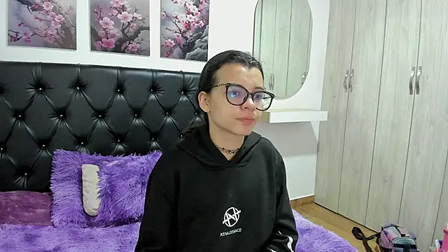 pinky f00x online show from 23, 7, 2026