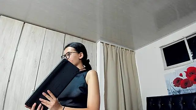 pinky f00x online show from 3, 8, 2026
