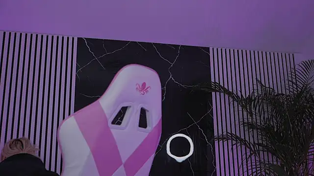 daisyblushh online show from 4, 12, 2025