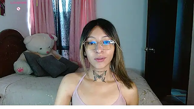 Hoolly Jones online show from 3, 2, 2026