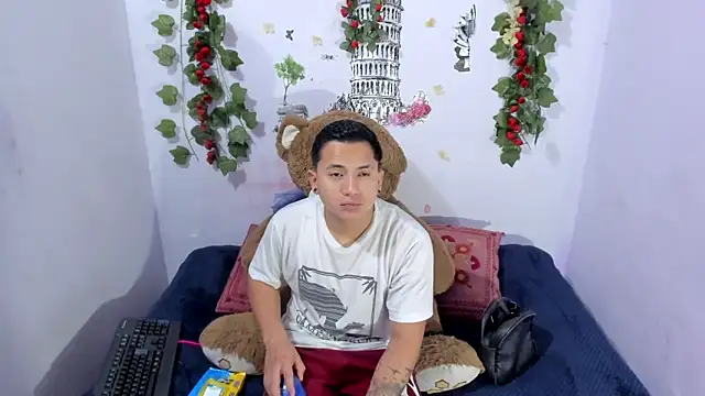 Snapshot of NataliaAndJulliam chatting on 17, 10, 2025 NataliaAndJulliam online show from 17, 10, 2025