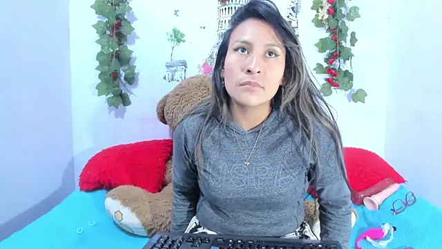 Snapshot of NataliaAndJulliam chatting on 23, 12, 2025 NataliaAndJulliam online show from 23, 12, 2025