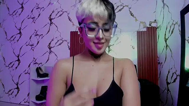 Snapshot of Rebeka-baker chatting on 9, 9, 2025 Rebeka-baker online show from 9, 9, 2025