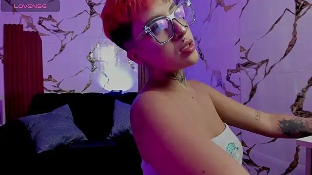 Snapshot of Rebeka-baker chatting on 23, 9, 2025 Rebeka-baker online show from 23, 9, 2025