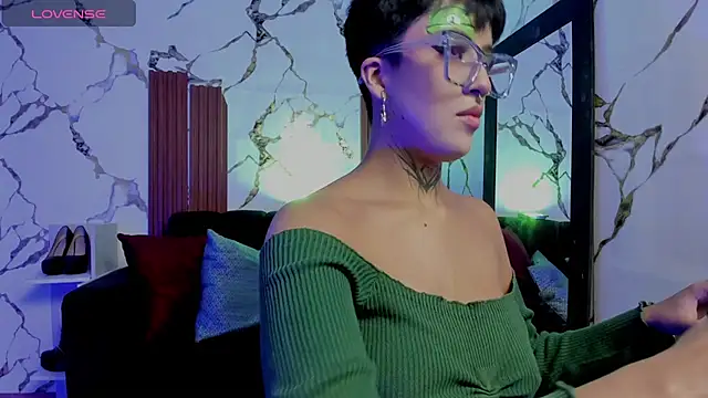 Snapshot of Rebeka-baker chatting on 8, 10, 2025 Rebeka-baker online show from 8, 10, 2025