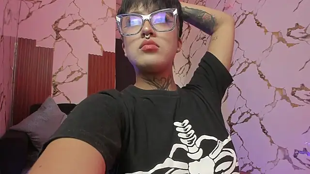 Snapshot of Rebeka-baker chatting on 7, 11, 2025 Rebeka-baker online show from 7, 11, 2025