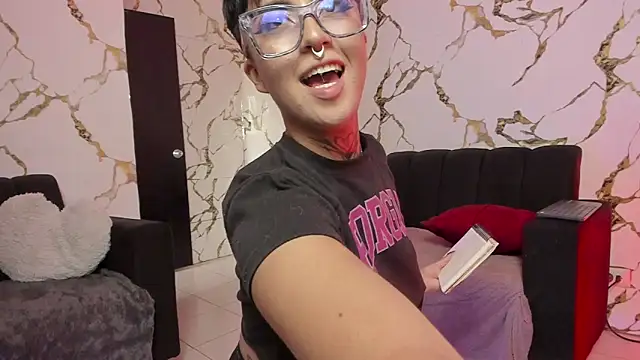 Snapshot of Rebeka-baker chatting on 20, 11, 2025 Rebeka-baker online show from 20, 11, 2025