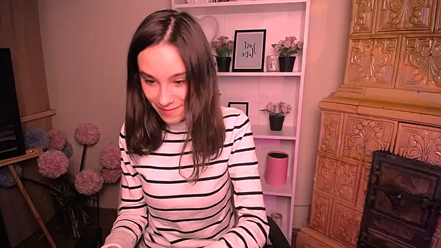 Snapshot of RosaRay_ chatting on 8, 7, 2026 RosaRay online show from 8, 7, 2026