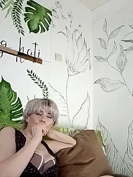 Catty Lady online show from 6, 5, 2026