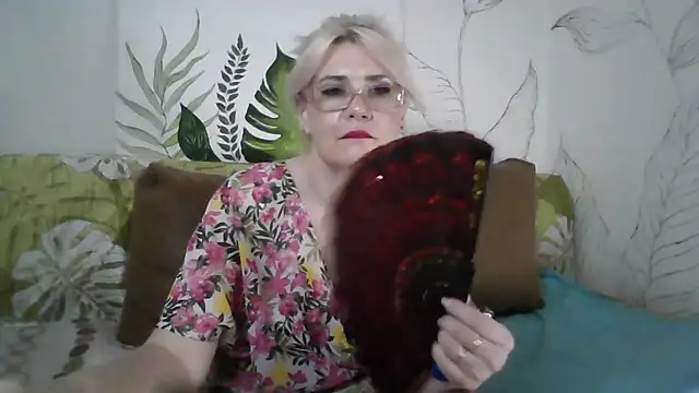 Snapshot of Catty_Lady chatting on 4, 7, 2026 Catty Lady online show from 4, 7, 2026