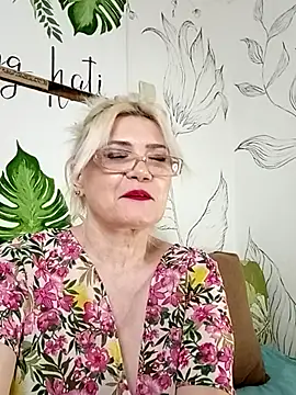 Snapshot of Catty_Lady chatting on 8, 7, 2026 Catty Lady online show from 8, 7, 2026