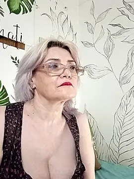 Snapshot of Catty_Lady chatting on 5, 8, 2026 Catty Lady online show from 5, 8, 2026
