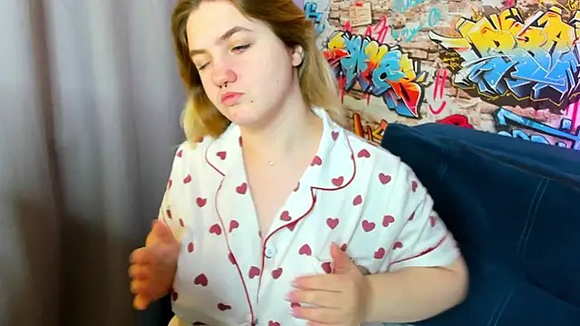 Julia Jips online show from 15, 10, 2025