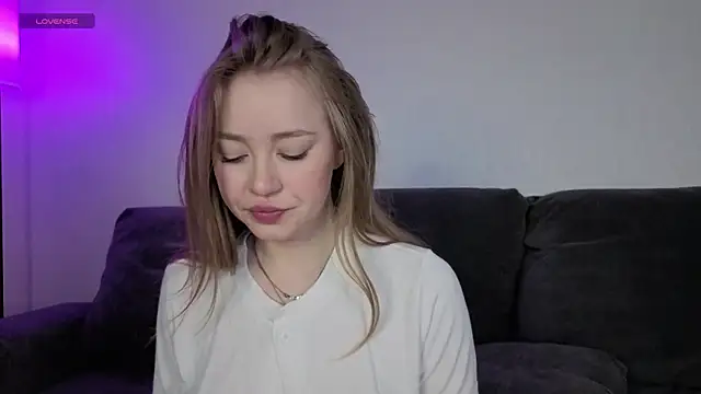 Snapshot of Anna_mileer chatting on 7, 4, 2026 Anna mileer online show from 7, 4, 2026