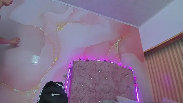 Snapshot of violet_taylor_ chatting on 17, 12, 2025 violet taylor online show from 17, 12, 2025