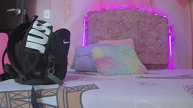 Snapshot of violet_taylor_ chatting on 6, 1, 2026 violet taylor online show from 6, 1, 2026