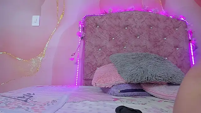 Snapshot of violet_taylor_ chatting on 8, 1, 2026 violet taylor online show from 8, 1, 2026