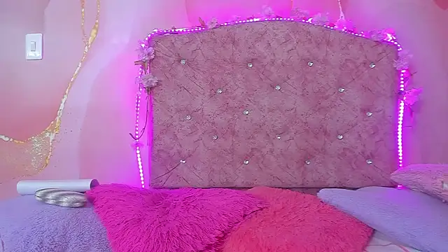 Snapshot of violet_taylor_ chatting on 2, 3, 2026 violet taylor online show from 2, 3, 2026