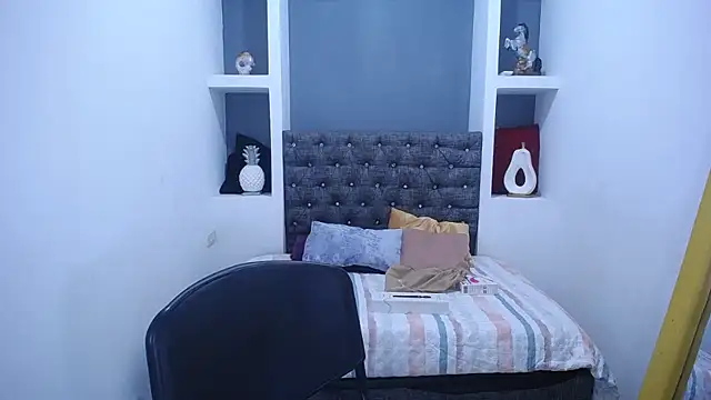 Snapshot of LauraMossart chatting on 8, 10, 2025 LauraMossart online show from 8, 10, 2025