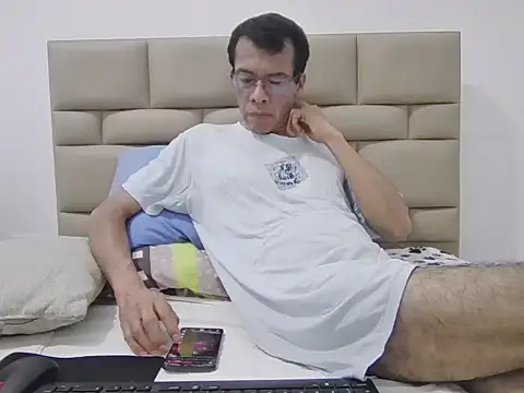 Snapshot of skinnylatino51 chatting on 21, 9, 2025 skinnylatino51 online show from 21, 9, 2025