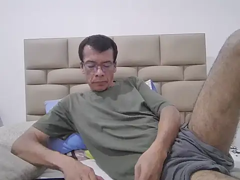 Snapshot of skinnylatino51 chatting on 25, 9, 2025 skinnylatino51 online show from 25, 9, 2025