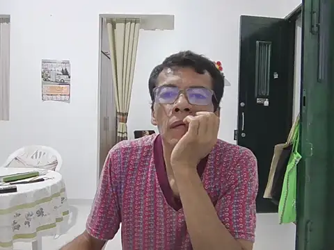 Snapshot of skinnylatino51 chatting on 14, 10, 2025 skinnylatino51 online show from 14, 10, 2025