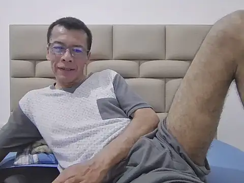 Snapshot of skinnylatino51 chatting on 15, 11, 2025 skinnylatino51 online show from 15, 11, 2025