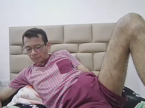 Snapshot of skinnylatino51 chatting on 23, 11, 2025 skinnylatino51 online show from 23, 11, 2025