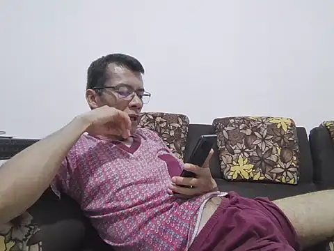 Snapshot of skinnylatino51 chatting on 2, 12, 2025 skinnylatino51 online show from 2, 12, 2025