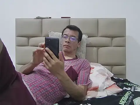 Snapshot of skinnylatino51 chatting on 14, 12, 2025 skinnylatino51 online show from 14, 12, 2025