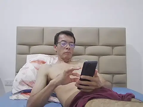 Snapshot of skinnylatino51 chatting on 20, 12, 2025 skinnylatino51 online show from 20, 12, 2025