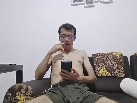 Snapshot of skinnylatino51 chatting on 22, 12, 2025 skinnylatino51 online show from 22, 12, 2025